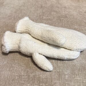 Amazon Women's Cream Cozy Mittens